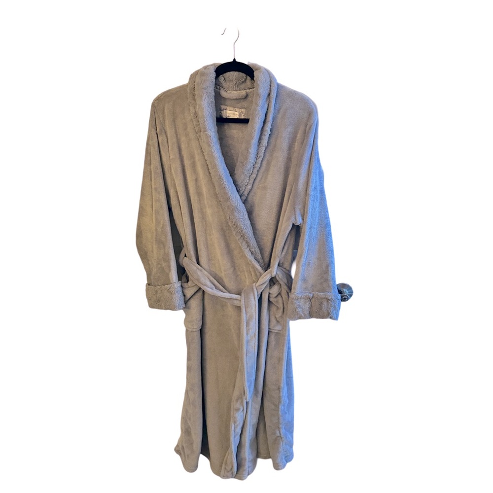 B5 Robe